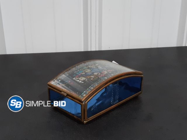 Lot 58-28952 - Little Glass Trinket Box with the Manger Scene On It - Used
