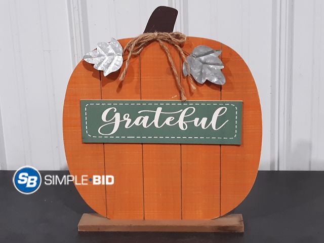 Lot 58-27696 - New Decorative "grateful" wooden PUMPKIN decor