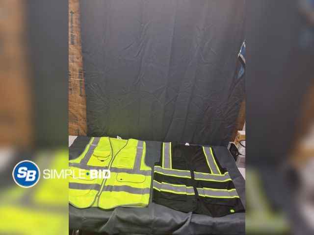 Lot 58-68059 - Lot of Reflector Vest - Size M &amp; L