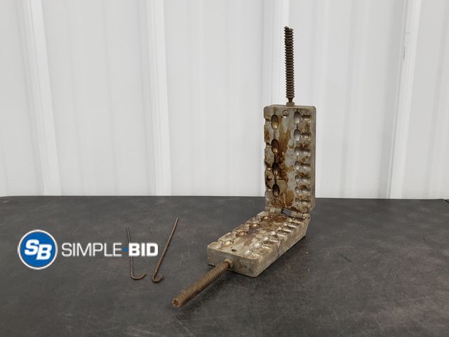 Lot 58-30466 - Metal Mold