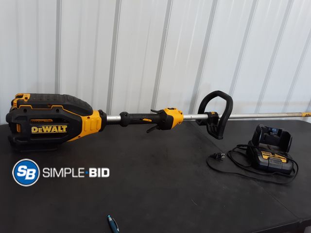 Lot 58-75396 - DeWalt 40v Max Battery Powered Weed Whip - Works Great