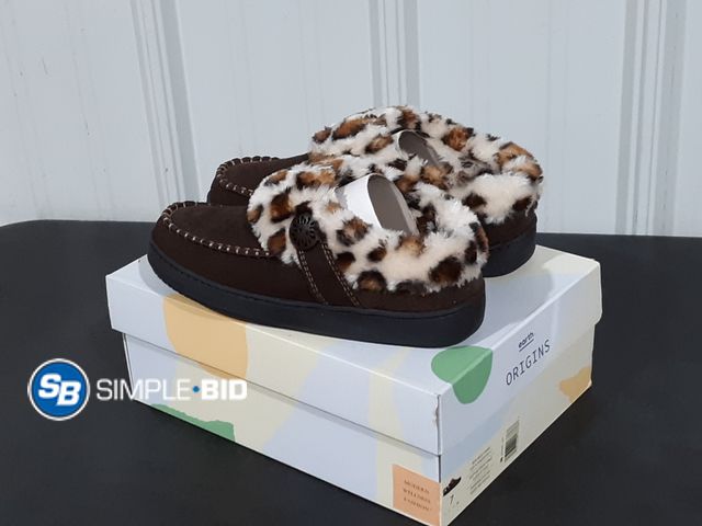 Lot 58-26764 - earth Orgins Run About Raine Slipper Shoes , Dark Brown/ Cheetah - Size 7 - Very Light Use