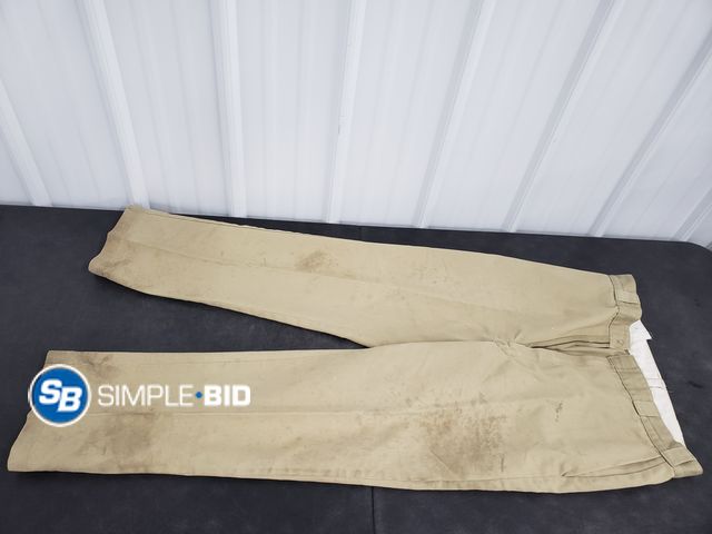 Lot 58-39706 - Dickies Men's Work Pants - 38/34 - Well used