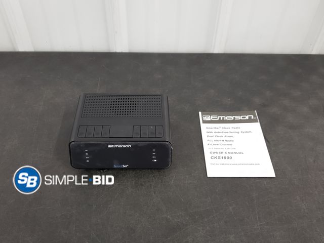 Lot 58-72297 - Emerson Smartset Clock Radio - Dual Alarm Clock - AM/FM Raidio - 4 Level Dimmer - Appears Unused