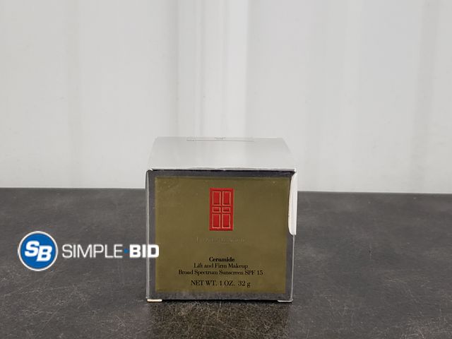 Lot 58-57347 - New Elizabeth Arden Ceramide Ultra Lift and Firm Makeup SPF 15 1 oz - Buff 08