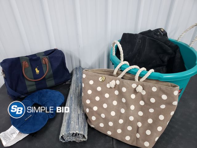 Lot 58-60460 - TOTE full of Canvas bags and mesh net and more