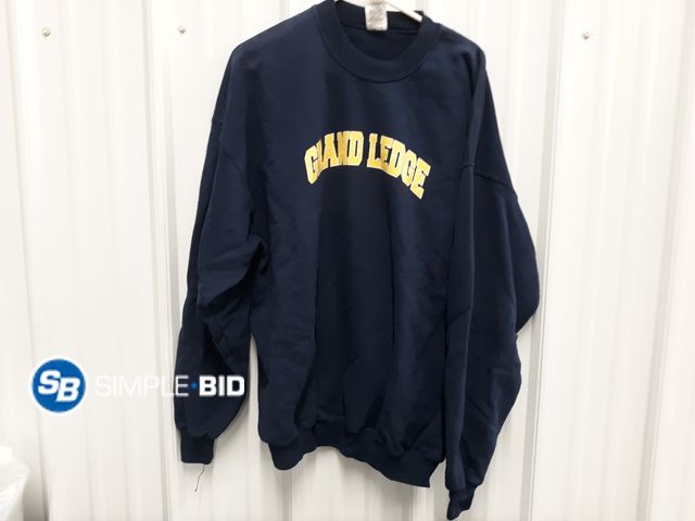 Lot 58-77592 - Lot of (3) Grand Ledge Sweatshirts - Womens Size xl