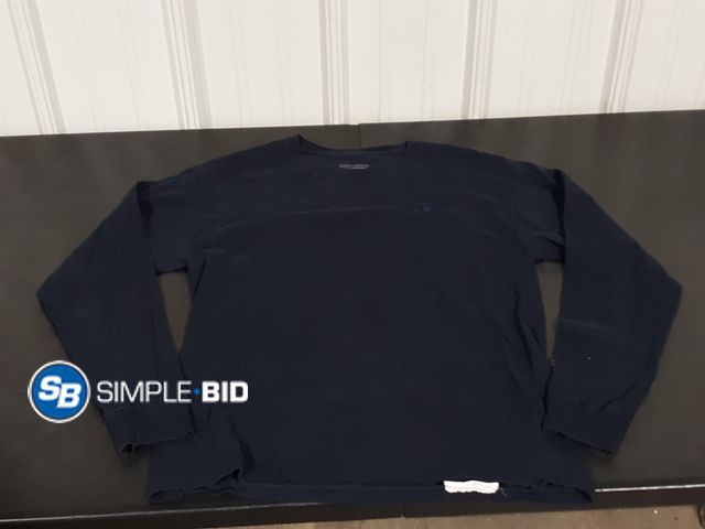 Lot 58-17786 - MEN'S Champion long sleeve shirt - SIZE M - in good condition