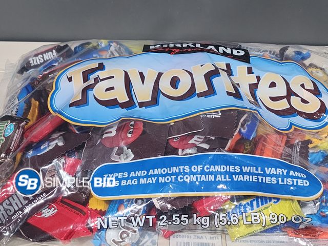 Lot 58-31068 - CANDY! Kirkland Favorites Chocolate - Milky way, Snicker, Kit Kat, Butterfinger and more - individua...