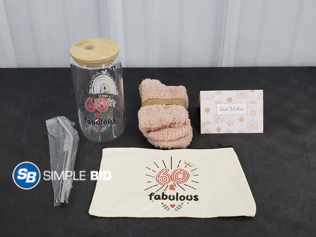 Lot 58-62903 - 60! and FABOULOUS ice Glass cup with straw , Socks and a little bag - great for a loved one