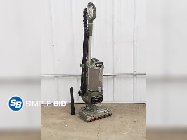 Lot 58-75408 - Shark Duo Clean Vacuum - Light use