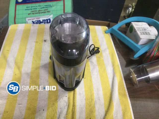 Lot 58-59605 - Black &amp; Decker Electric Juicer