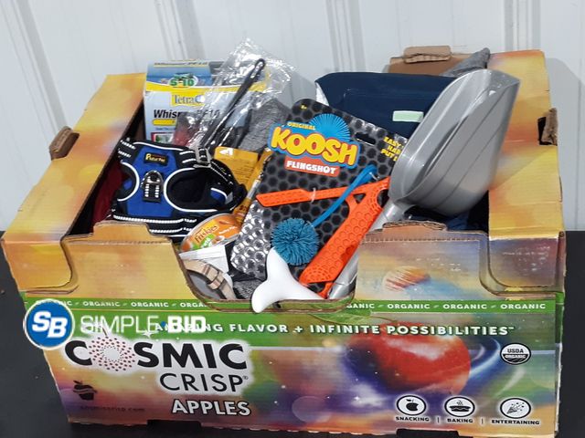 Lot 58-32629 - Lot of PET accessories including Pet food, Leashes, Scooper, Fish filter, and so much more - unused