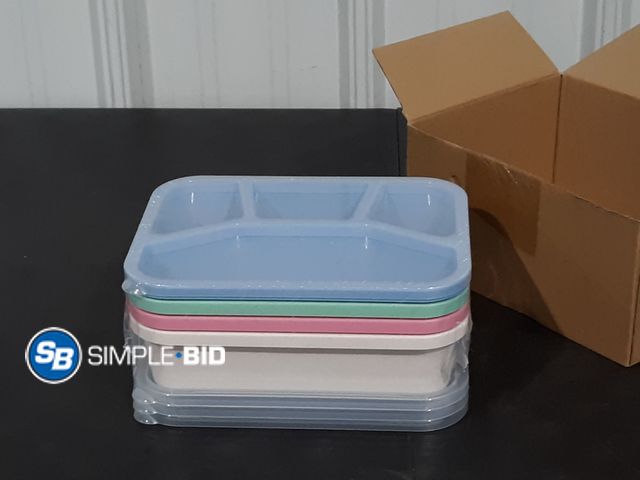 Lot 58-17635 - Lot of (4) 4 Compartment Food Storage Containers with Lids - new