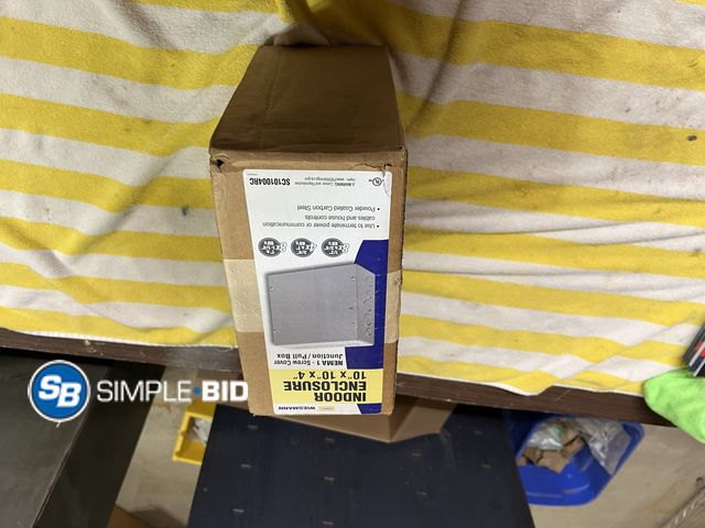 Lot 58-38679 - Wiegmann
Indoor Enclosure 10x10x4 screw cover junction/pull box
powder  coated carbon steel