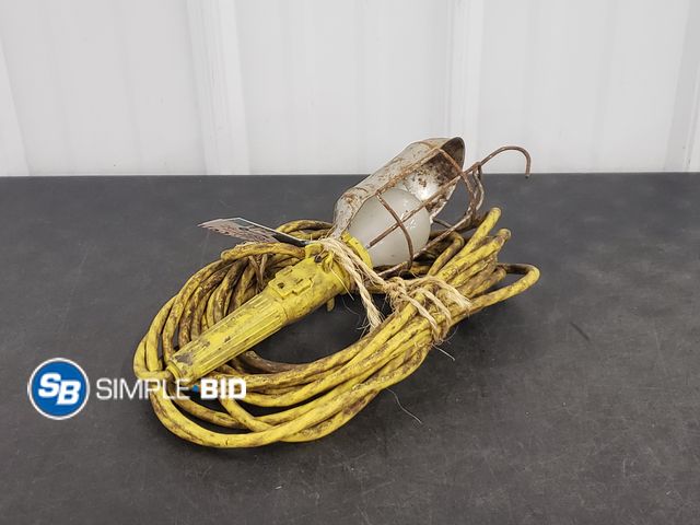 Lot 58-73597 - Shop light with Hook and 25ft Plug