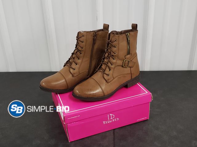 Lot 58-40536 - Women's I.D. Required Boots - SIZE 9M - used but in good condition