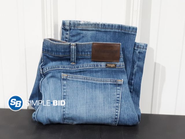 Lot 58-34554 - Men's Wrangler Jeans - Size 36 x 29 - Light Use