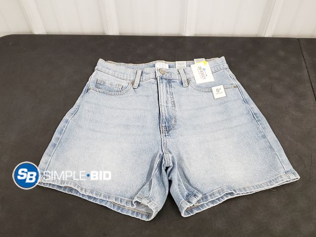 Lot 58-83021 - Time &amp; Tru Womens Denim Jean Shorts with 5" Inseam - Size 4 - NWT