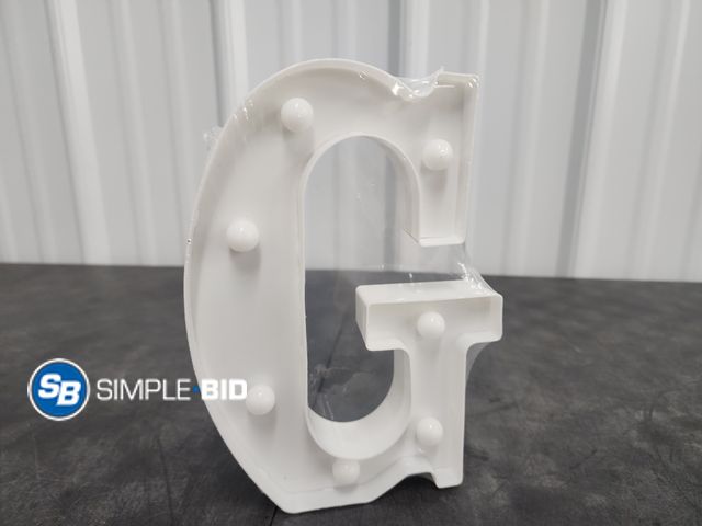 Lot 58-40428 - Plastic Letter "G" Light Up