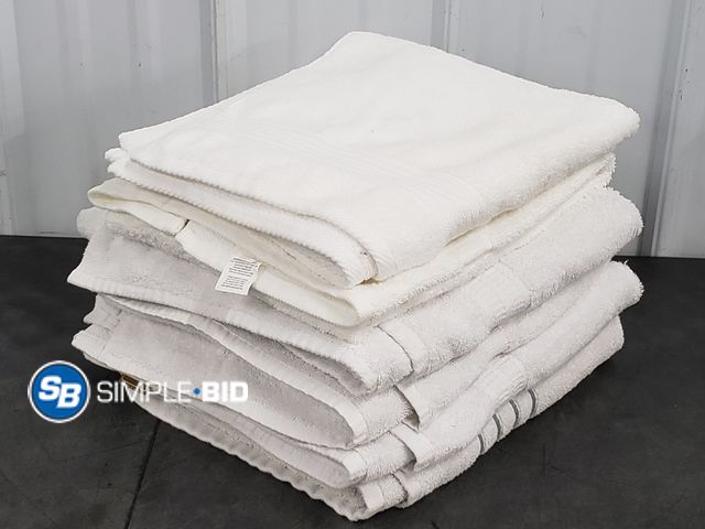 Lot 58-75811 - Lot of (6) White Bath Towels - Light Use