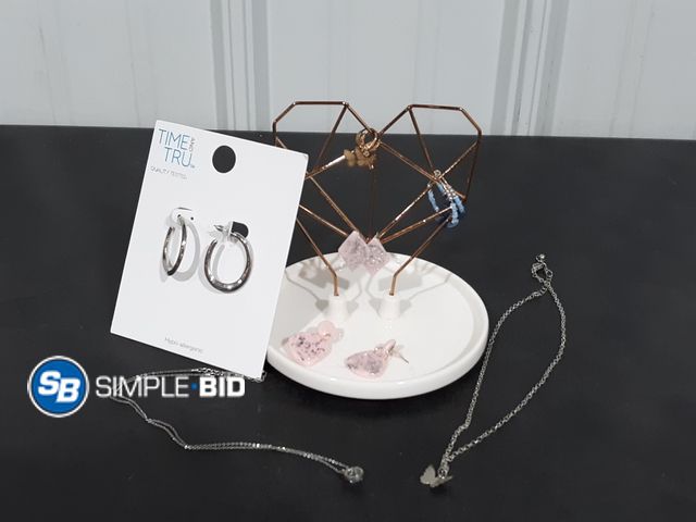 Lot 58-32155 - Lot of Misc Jewelry