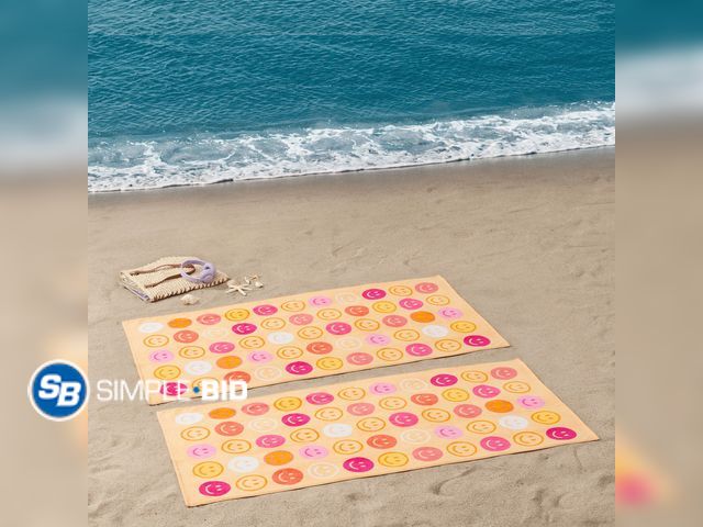 Lot 58-53981 - New Mainstays Beach Collection Smiley Faces Cotton-Blend Beach Towels (2 Count)