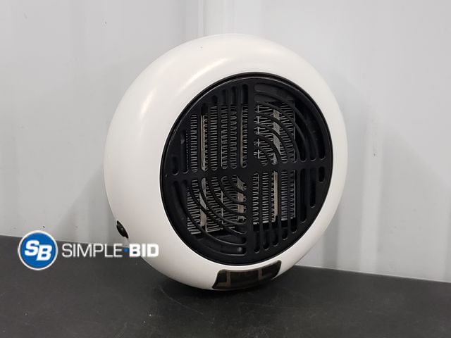 Lot 58-77067 - Small Outlet Plug-In Heater - Tested to Power ON/Works