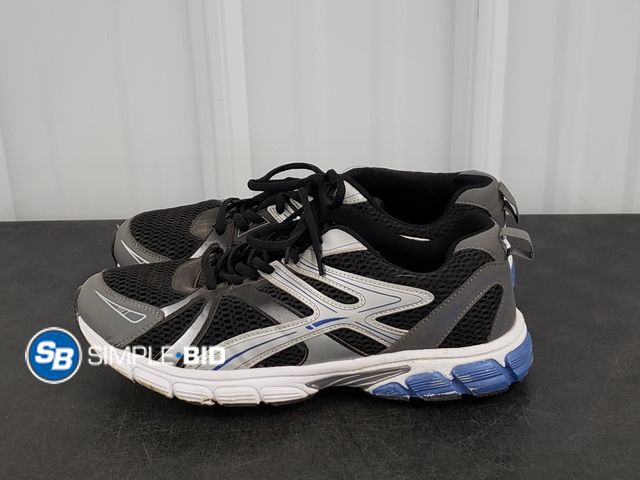 Lot 58-39162 - Pair of LA Gear Shoes - Size 10.5 - Light use