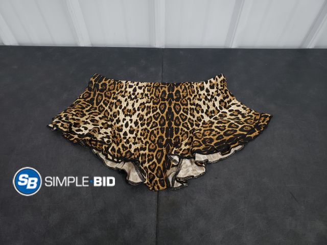 Lot 58-53881 - Leopard Print Shorts - Size L