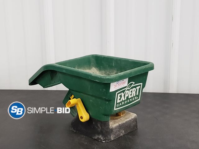 Lot 58-55399 - Expert Gardener Hand Fertilizer Spreader