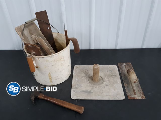 Lot 58-36042 - Bucket full of various toos cement/tiling and more