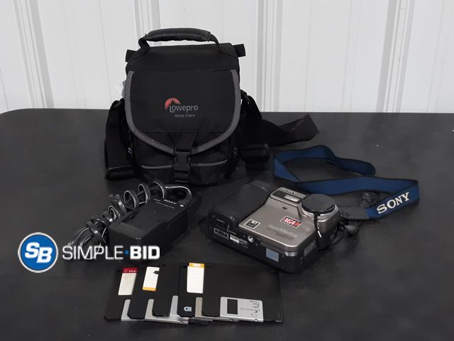 Lot 58-34861 - Sony Digital Mavica quick access FD Drive 2x Mpeg movie -- comes with case and discs - untested