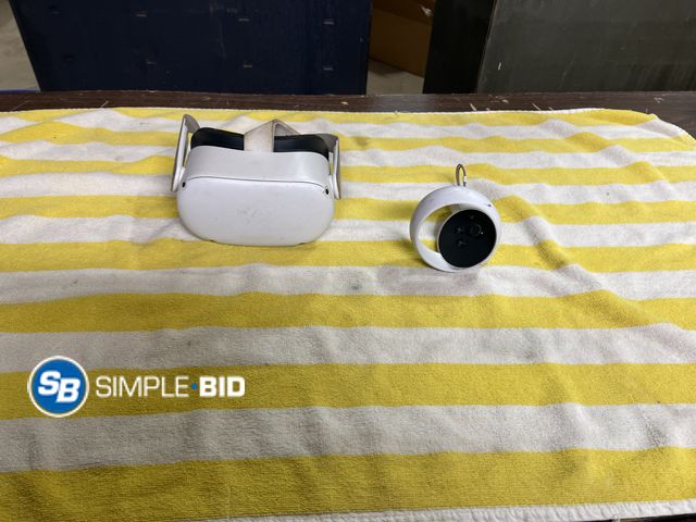 Lot 58-38758 - Oculus VR 1 Missing 1 Controller