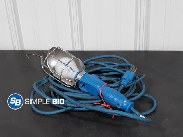 Lot 58-29453 - Hanging Work Light with Long Cord