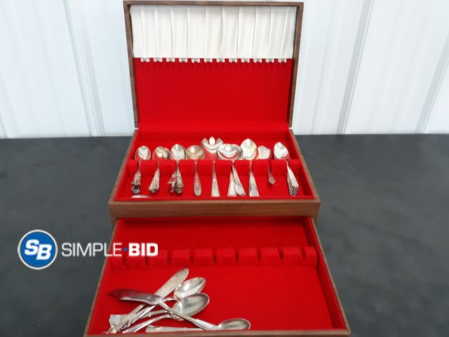 Lot 58-78089 - Vintage Silverware in case