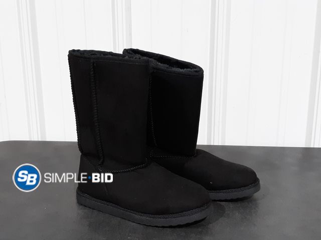 Lot 58-29101 - Cat &amp; Jack Plush Lined Mid-Calf Boots, Girls Size 3 - Black