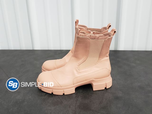 Lot 58-66069 - Next in Line Women's Boots , Peach Size 9