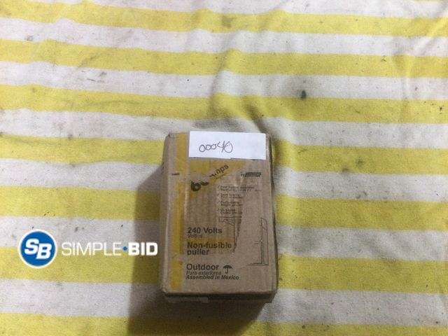 Lot 58-37910 - GE air conditioner disconnect
240 volt non-fusible  puller