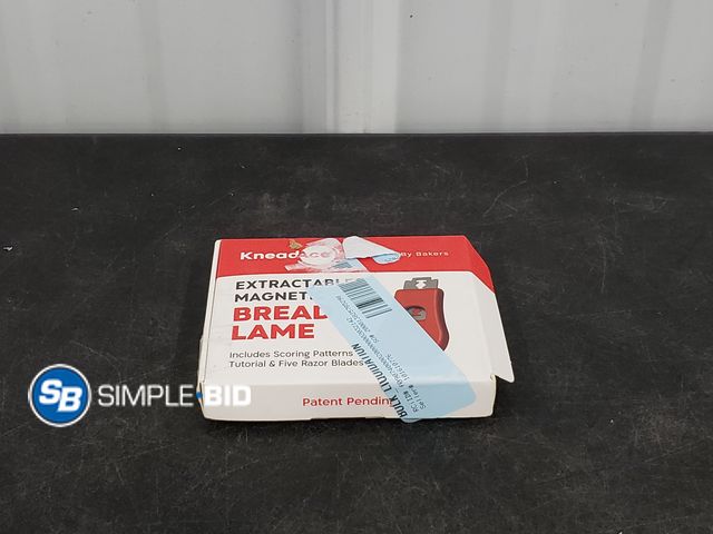 Lot 58-56223 - KneadAce Extractable Magnetic Bread Lame with Razor Blades