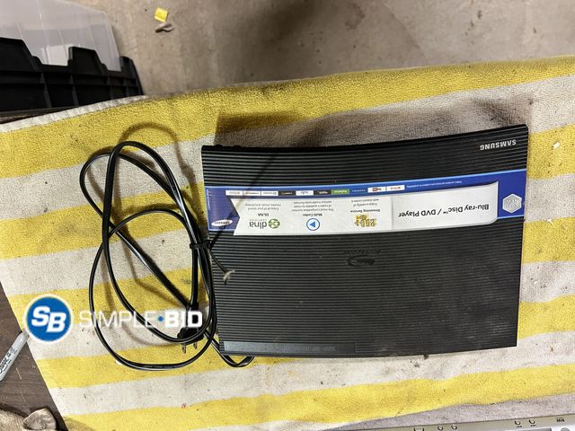 Lot 58-33924 - Samsung Blueray Player bd-j5100 Blueray DVD
