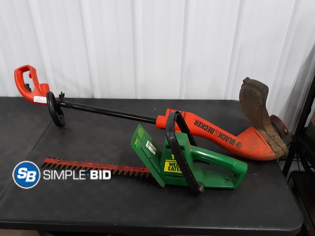 Lot 58-80239 - Lot of (2) Outdoor Tools including (1) Black and Decker Weed Wacker (1) 17" Weed Eater - used condit...