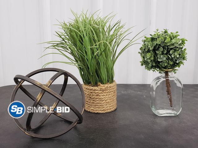 Lot 58-59436 - Lot of Home Decor items - including Greenery and more - in good condition