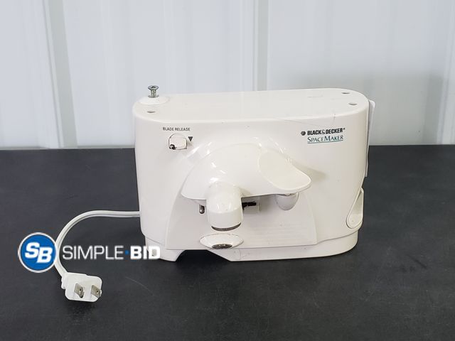 Lot 58-36581 - Black &amp; Decker Space Maker Can Opener
