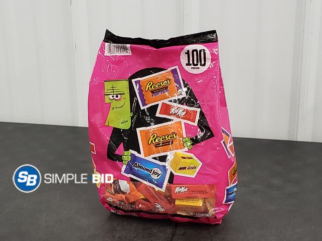 Lot 58-72408 - CHOCOLATE! 100 pieces of Reese's Pumpkin -- KitKat -- Reese's Peanut Butter Cup -- Milk Duds -- Almo...