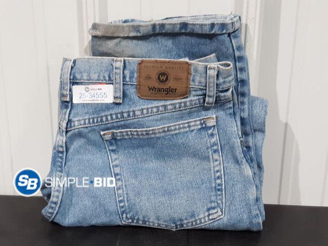 Lot 58-34555 - Men's Wrangler Jeans - Size 36 x 30 - Light Use