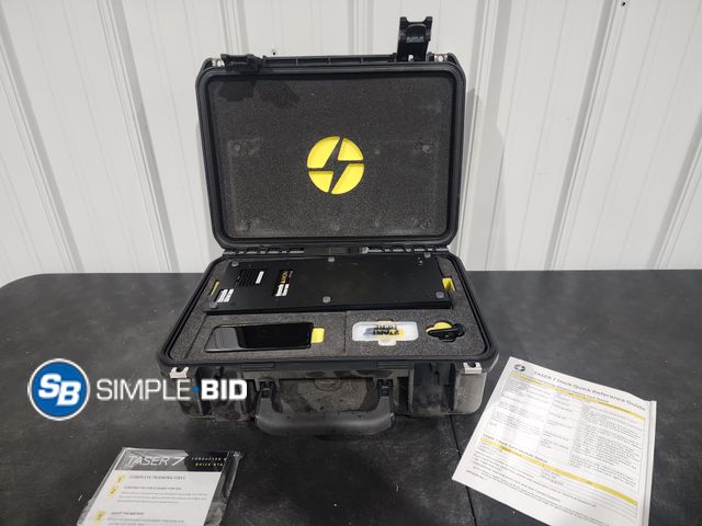 Lot 58-29428 - Taser 7 T&amp;E Dock kit - appears unused