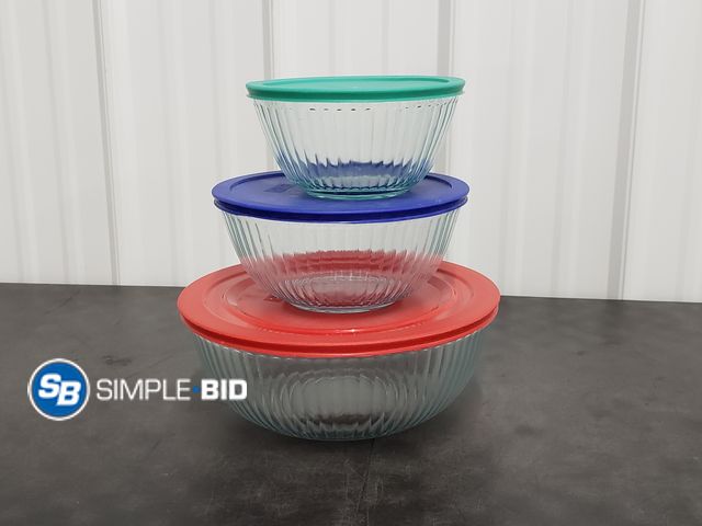 Lot 58-67750 - Lot of (3) Pyrex Glass bowls with lids - light use