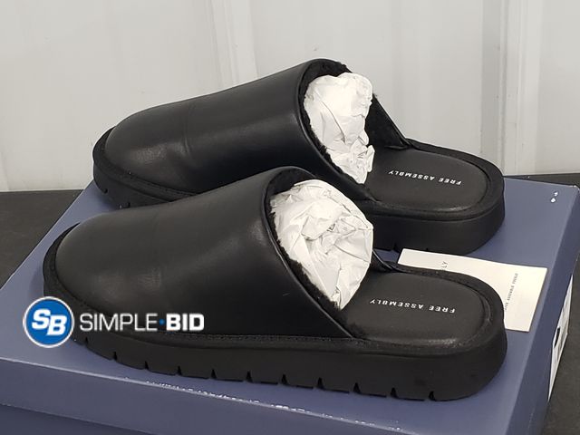 Lot 58-72004 - Free Assembly Women's Slip on Mule - Black -Size 7 - New