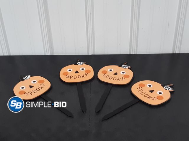 Lot 58-32587 - Lot Of (4) Pumpkin Yard Stakes - Appears Unused